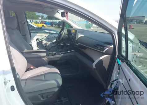 2024 Toyota Sienna Xle z USA, uszkodzony, nr VIN 5TDYRKEC2RS187596